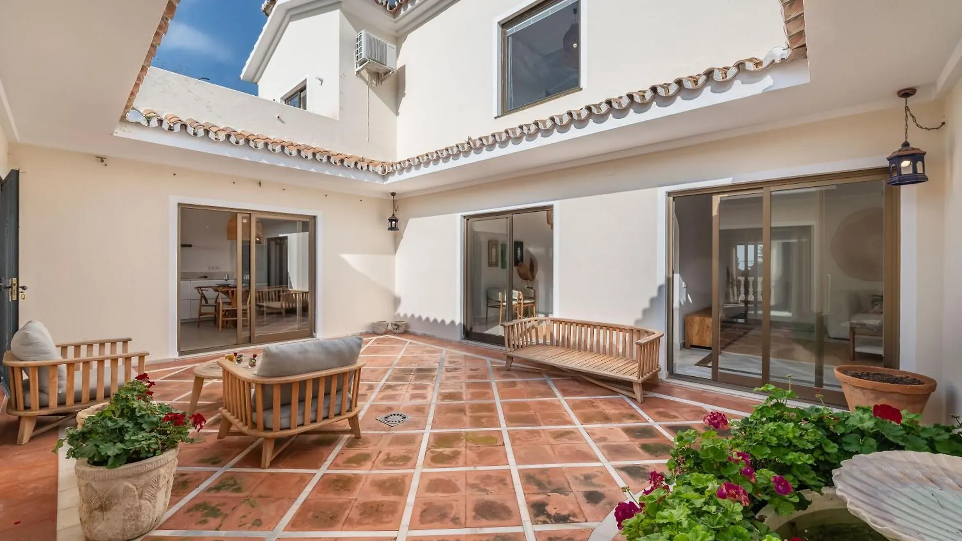 Peaceful 4 Bdrm Andalusian Villa W Sea Views Marbella Apartment