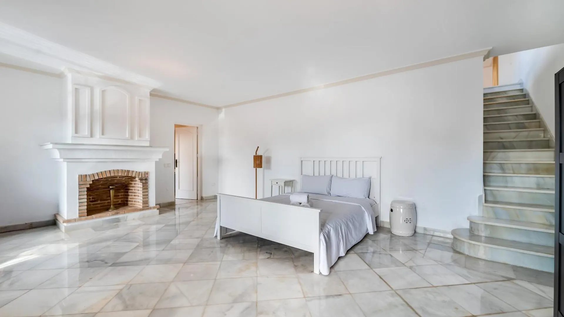 Peaceful 4 Bdrm Andalusian Villa W Sea Views Marbellac Appartement