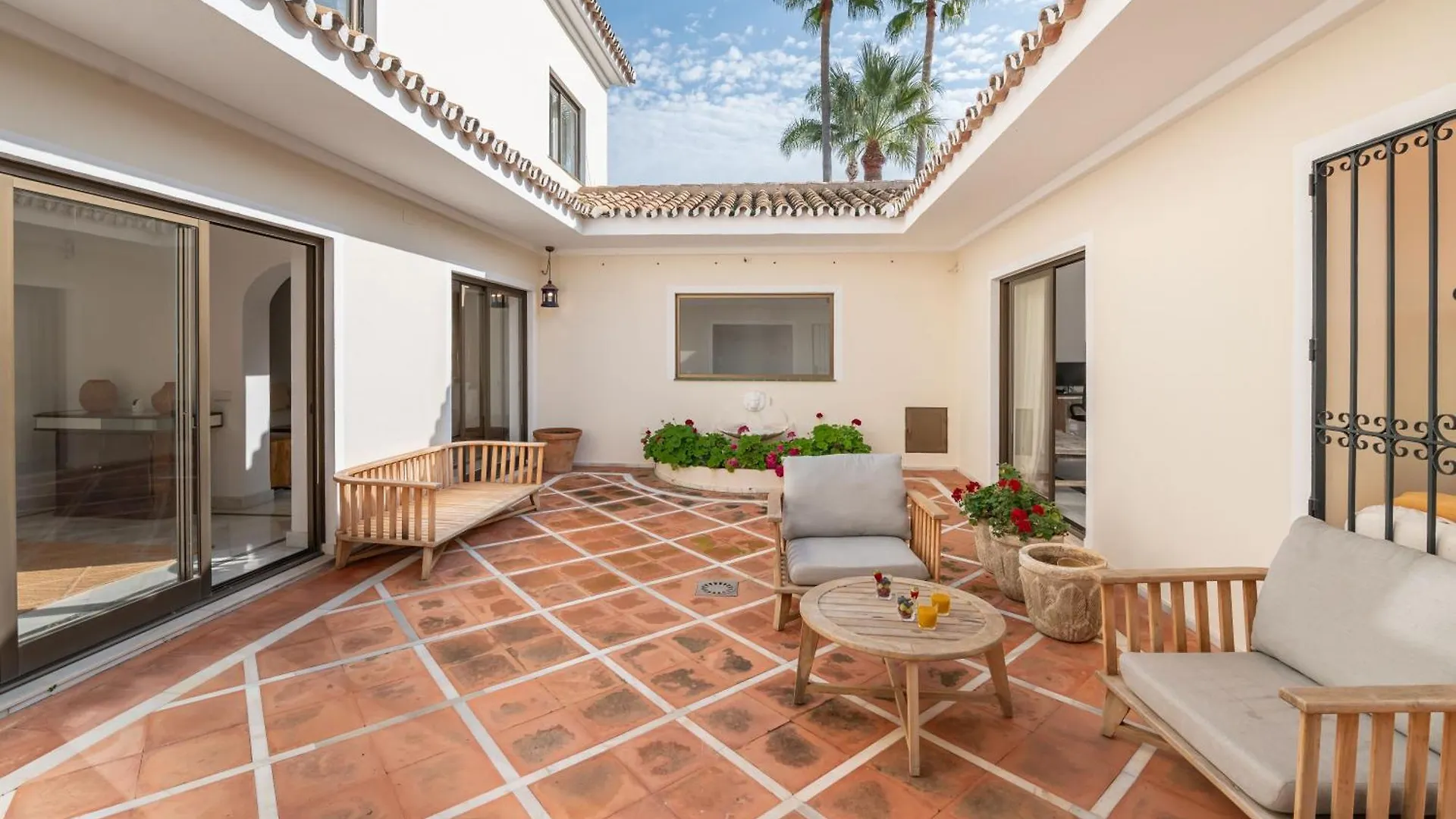 Peaceful 4 Bdrm Andalusian Villa W Sea Views Marbella Apartment
