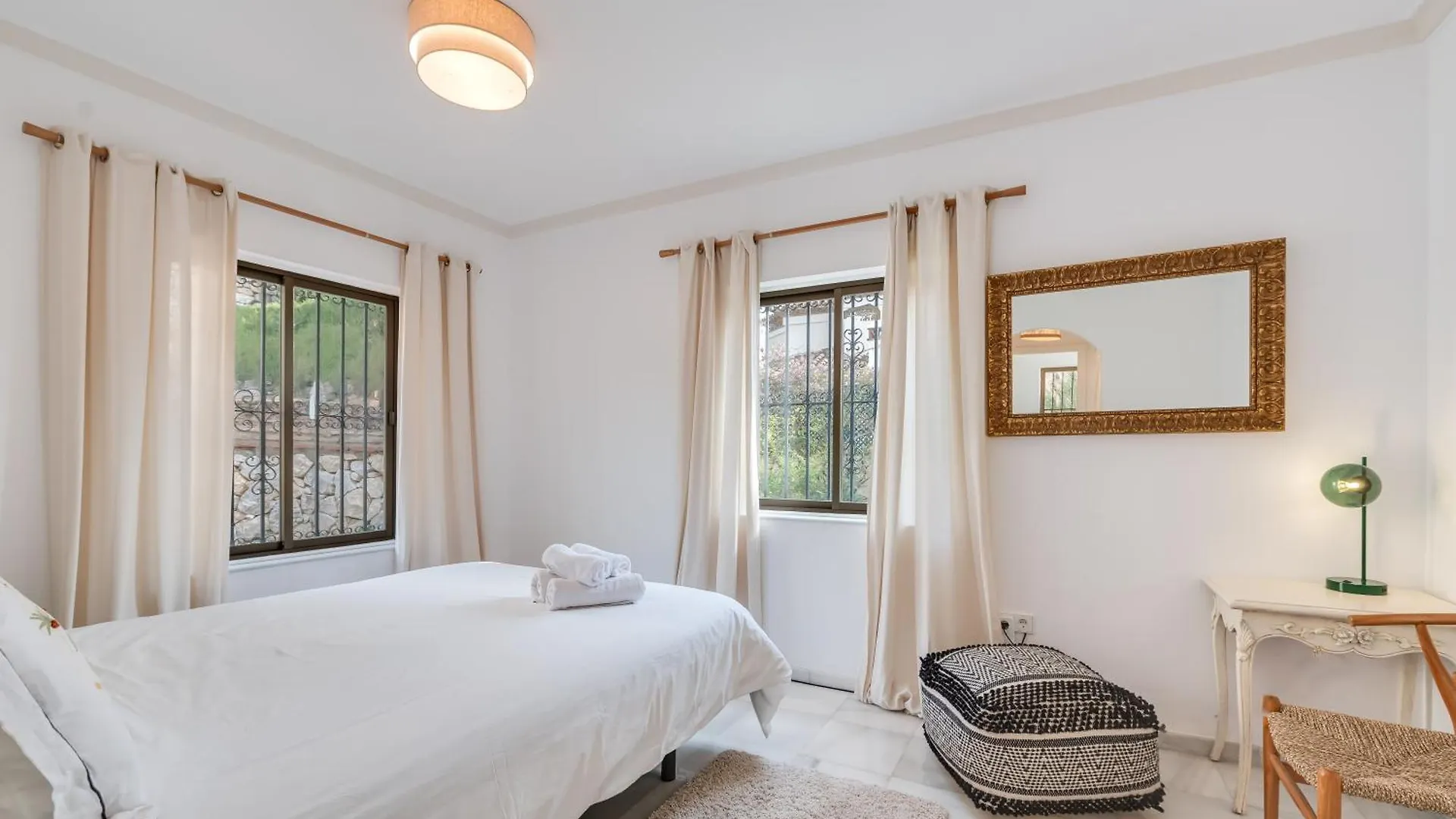 Peaceful 4 Bdrm Andalusian Villa W Sea Views Marbella Apartment